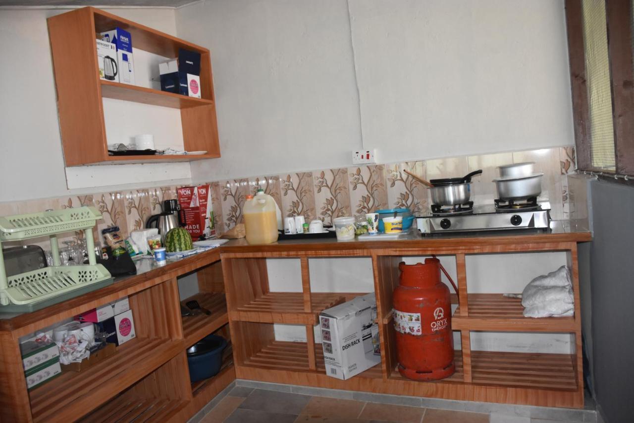 Bed and Breakfast L&J Modern Backpackers Kinondoni à Dar es Salaam Extérieur photo