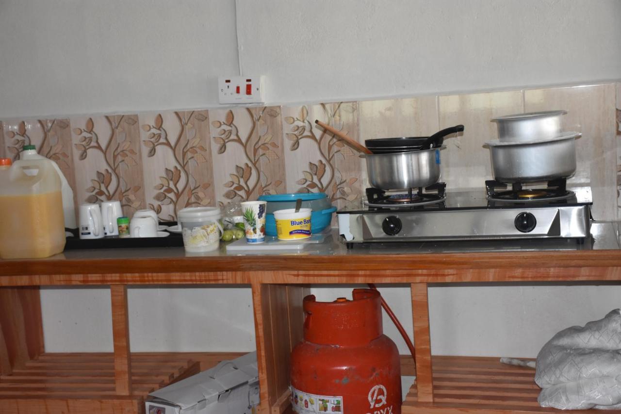 Bed and Breakfast L&J Modern Backpackers Kinondoni à Dar es Salaam Extérieur photo