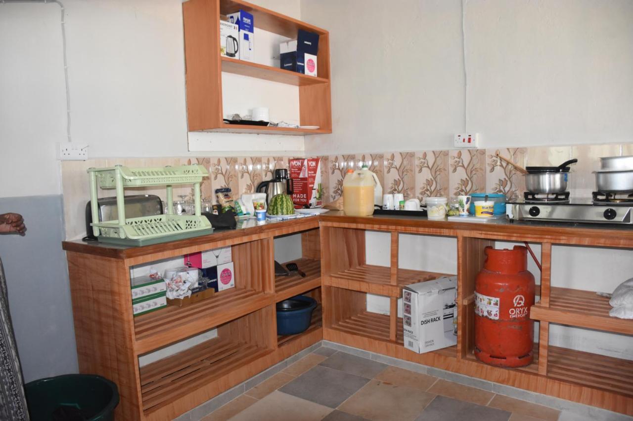 Bed and Breakfast L&J Modern Backpackers Kinondoni à Dar es Salaam Extérieur photo