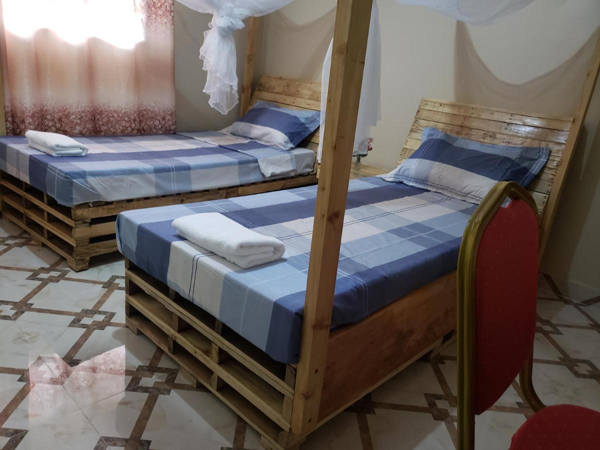 Bed and Breakfast L&J Modern Backpackers Kinondoni à Dar es Salaam Extérieur photo