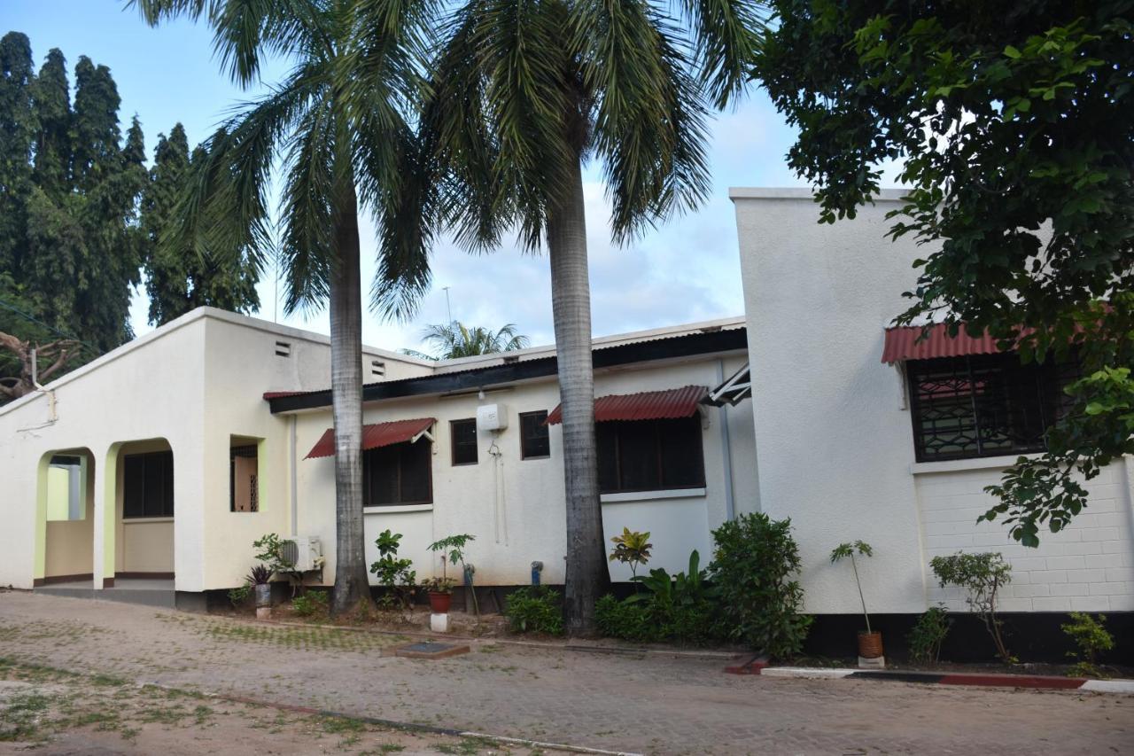 Bed and Breakfast L&J Modern Backpackers Kinondoni à Dar es Salaam Extérieur photo