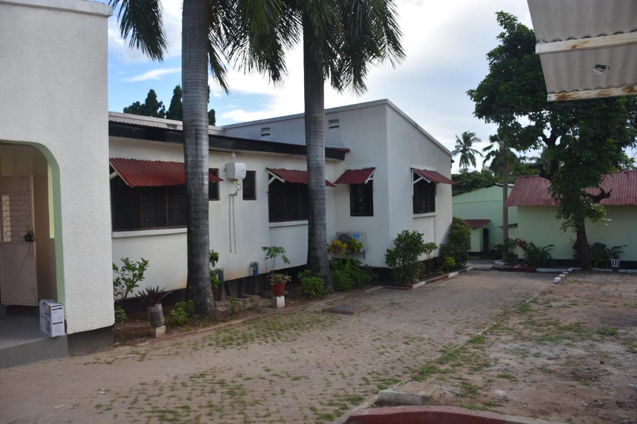 Bed and Breakfast L&J Modern Backpackers Kinondoni à Dar es Salaam Extérieur photo