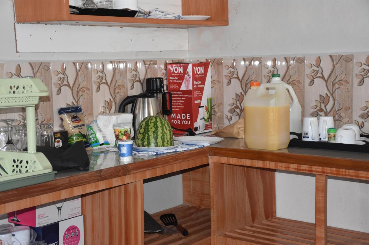 Bed and Breakfast L&J Modern Backpackers Kinondoni à Dar es Salaam Extérieur photo