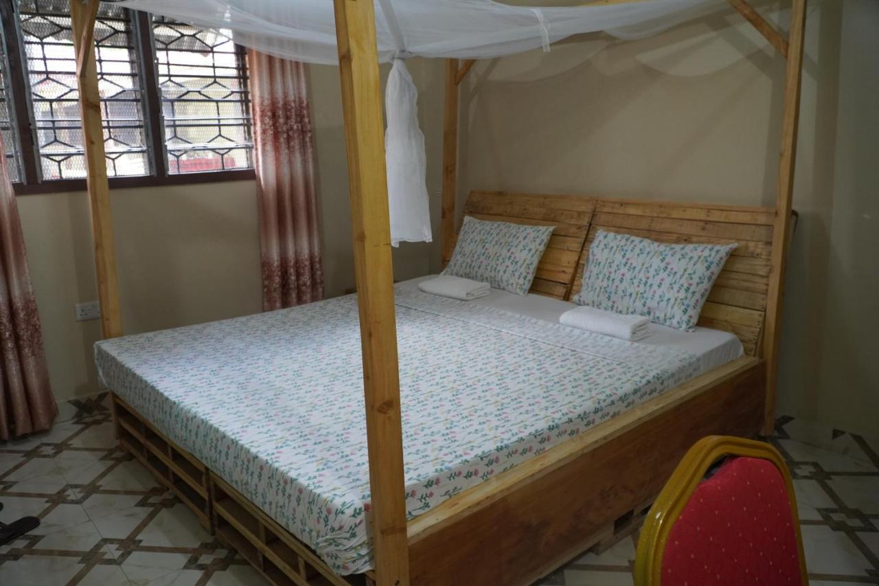 Bed and Breakfast L&J Modern Backpackers Kinondoni à Dar es Salaam Extérieur photo