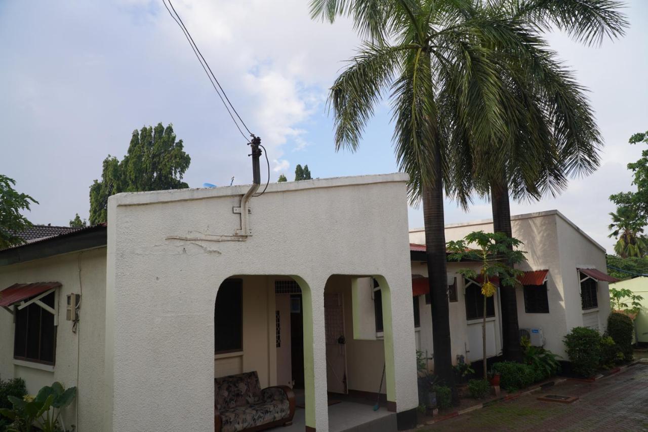 Bed and Breakfast L&J Modern Backpackers Kinondoni à Dar es Salaam Extérieur photo