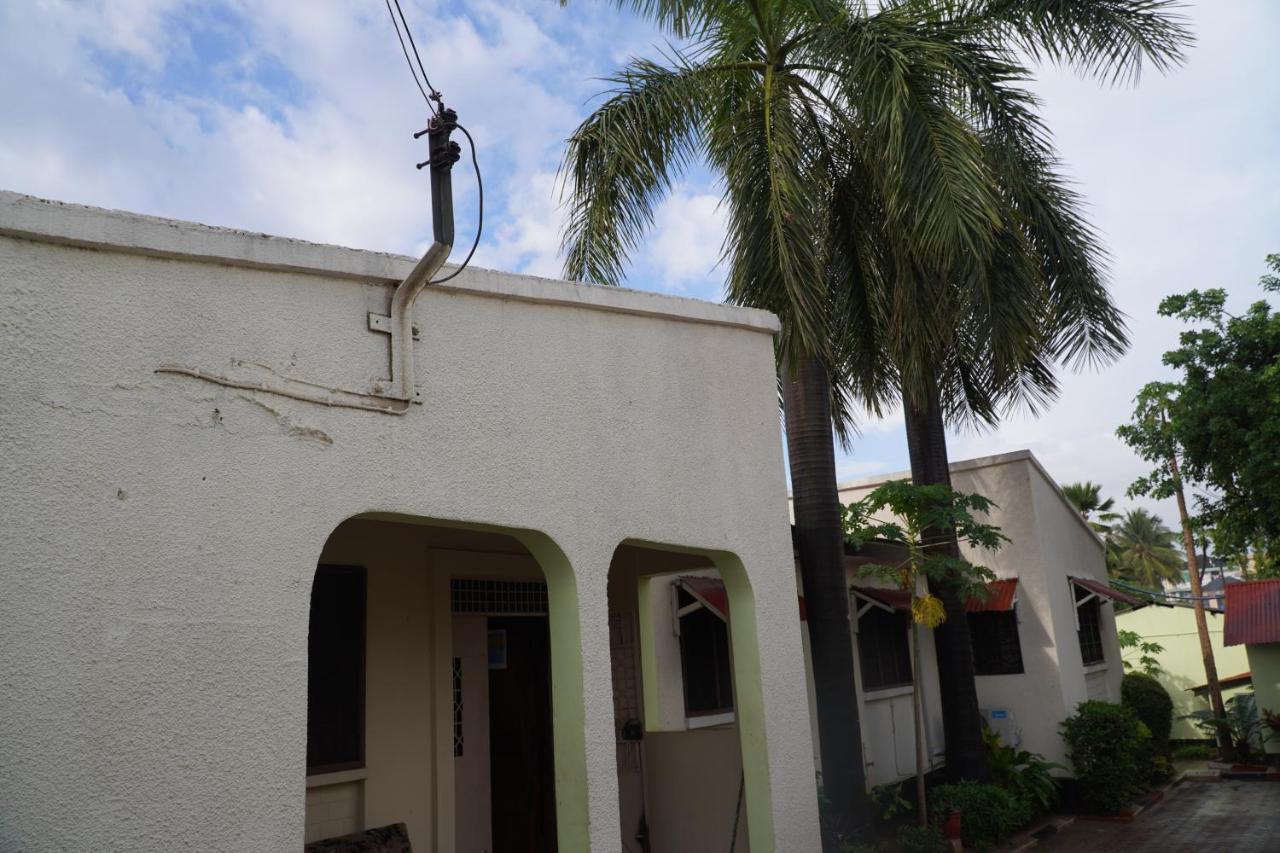 Bed and Breakfast L&J Modern Backpackers Kinondoni à Dar es Salaam Extérieur photo