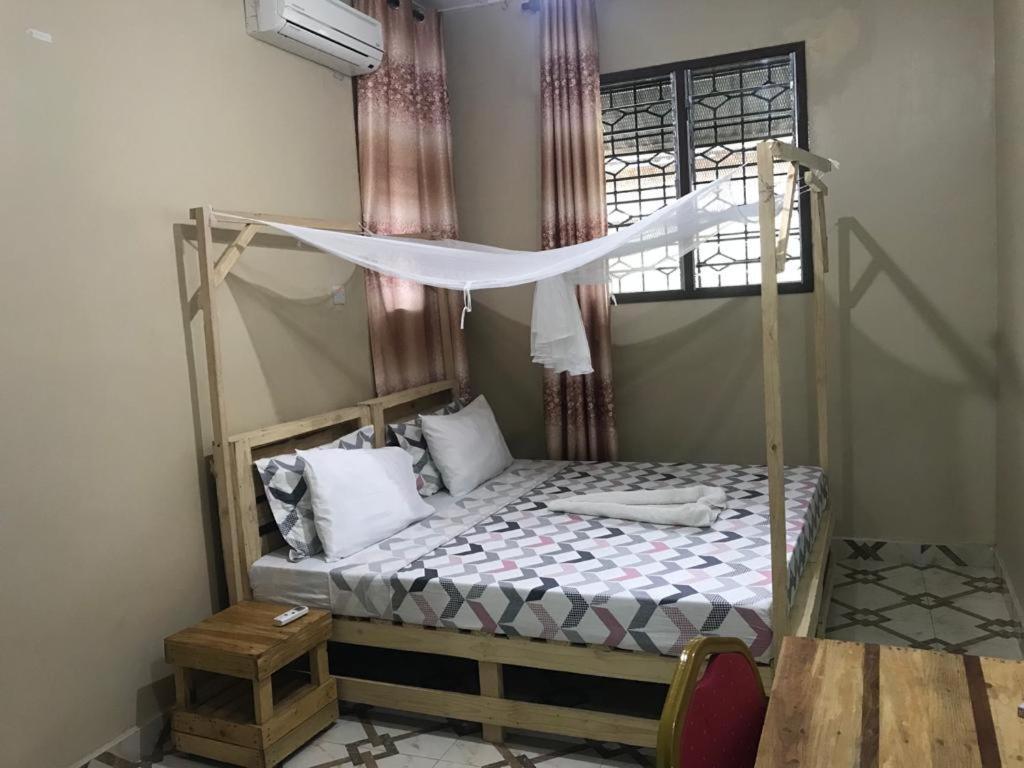 Bed and Breakfast L&J Modern Backpackers Kinondoni à Dar es Salaam Extérieur photo