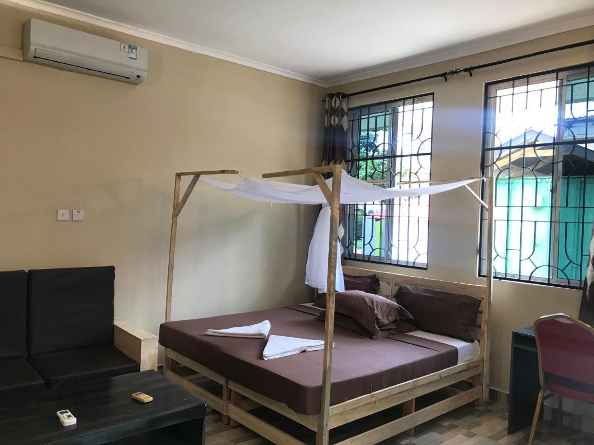 Bed and Breakfast L&J Modern Backpackers Kinondoni à Dar es Salaam Extérieur photo
