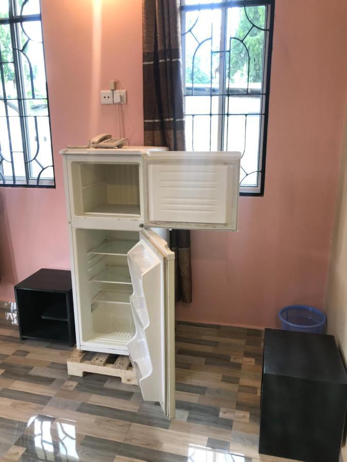 Bed and Breakfast L&J Modern Backpackers Kinondoni à Dar es Salaam Extérieur photo