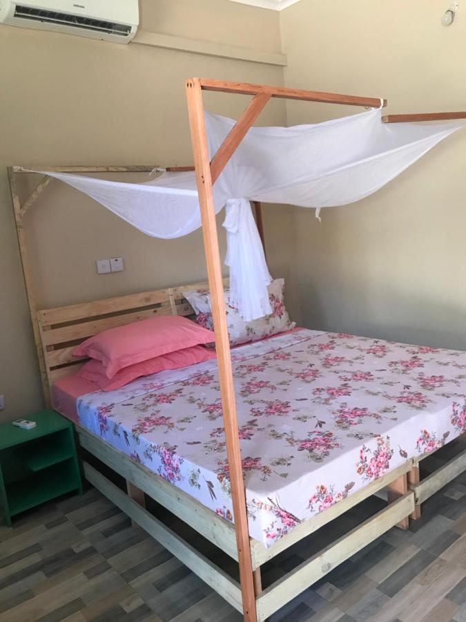 Bed and Breakfast L&J Modern Backpackers Kinondoni à Dar es Salaam Extérieur photo