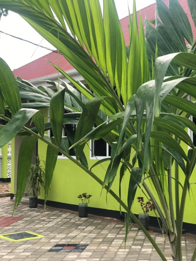 Bed and Breakfast L&J Modern Backpackers Kinondoni à Dar es Salaam Extérieur photo