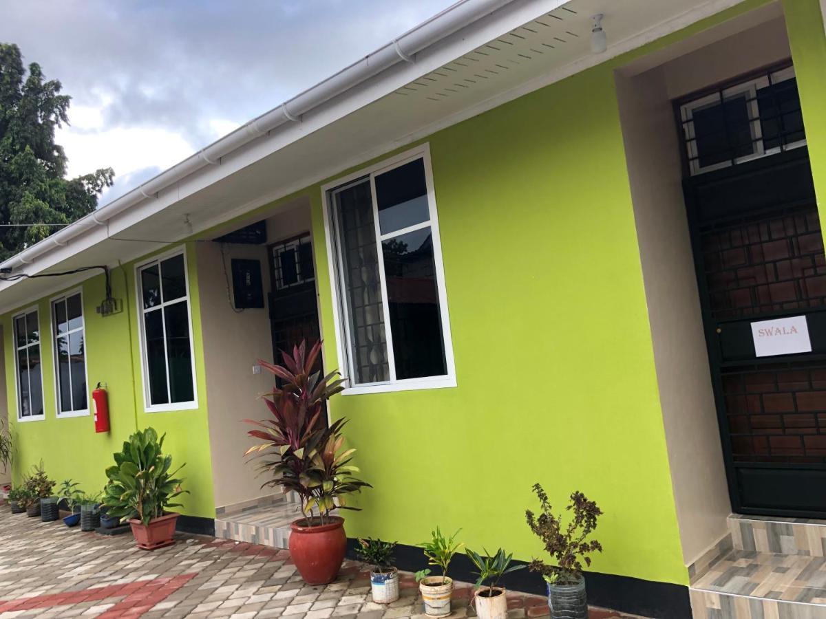 Bed and Breakfast L&J Modern Backpackers Kinondoni à Dar es Salaam Extérieur photo