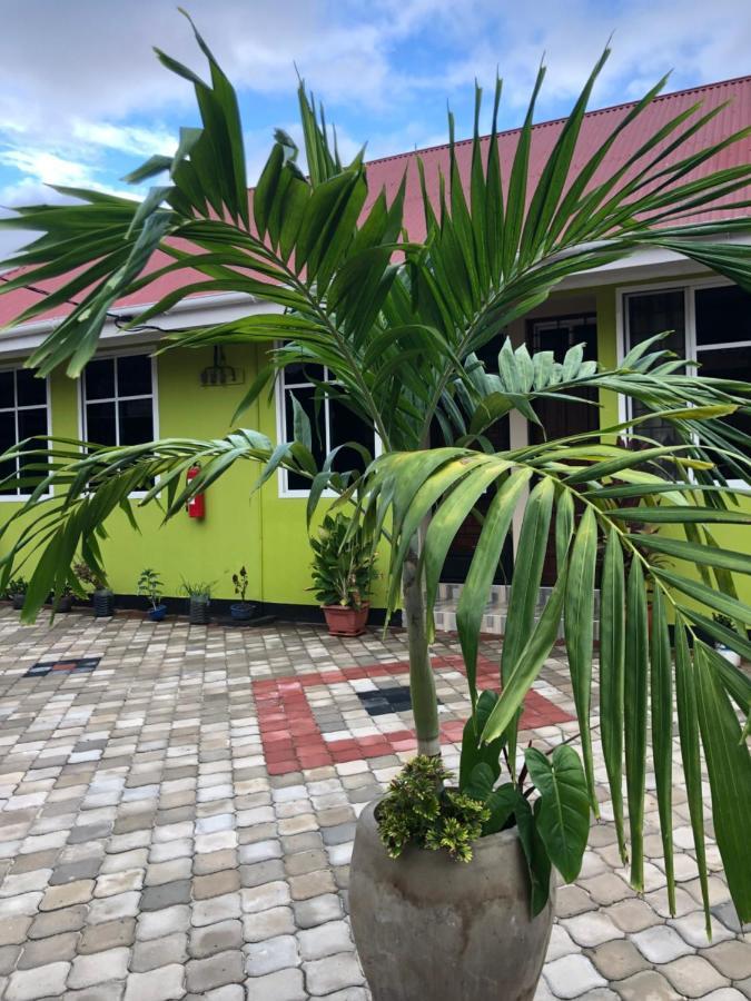 Bed and Breakfast L&J Modern Backpackers Kinondoni à Dar es Salaam Extérieur photo
