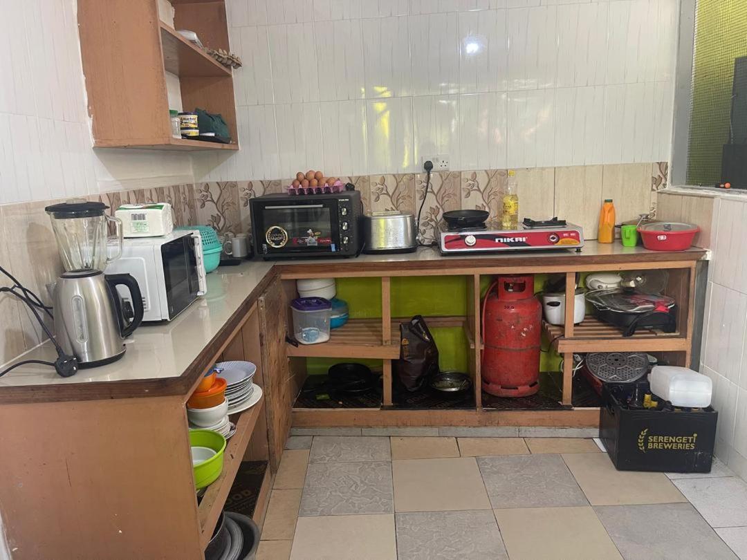 Bed and Breakfast L&J Modern Backpackers Kinondoni à Dar es Salaam Extérieur photo