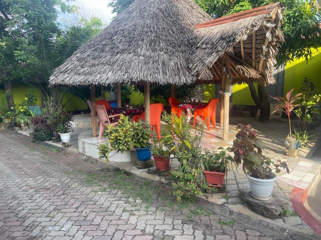 Bed and Breakfast L&J Modern Backpackers Kinondoni à Dar es Salaam Extérieur photo