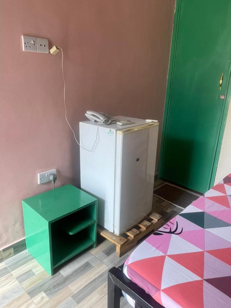 Bed and Breakfast L&J Modern Backpackers Kinondoni à Dar es Salaam Chambre photo