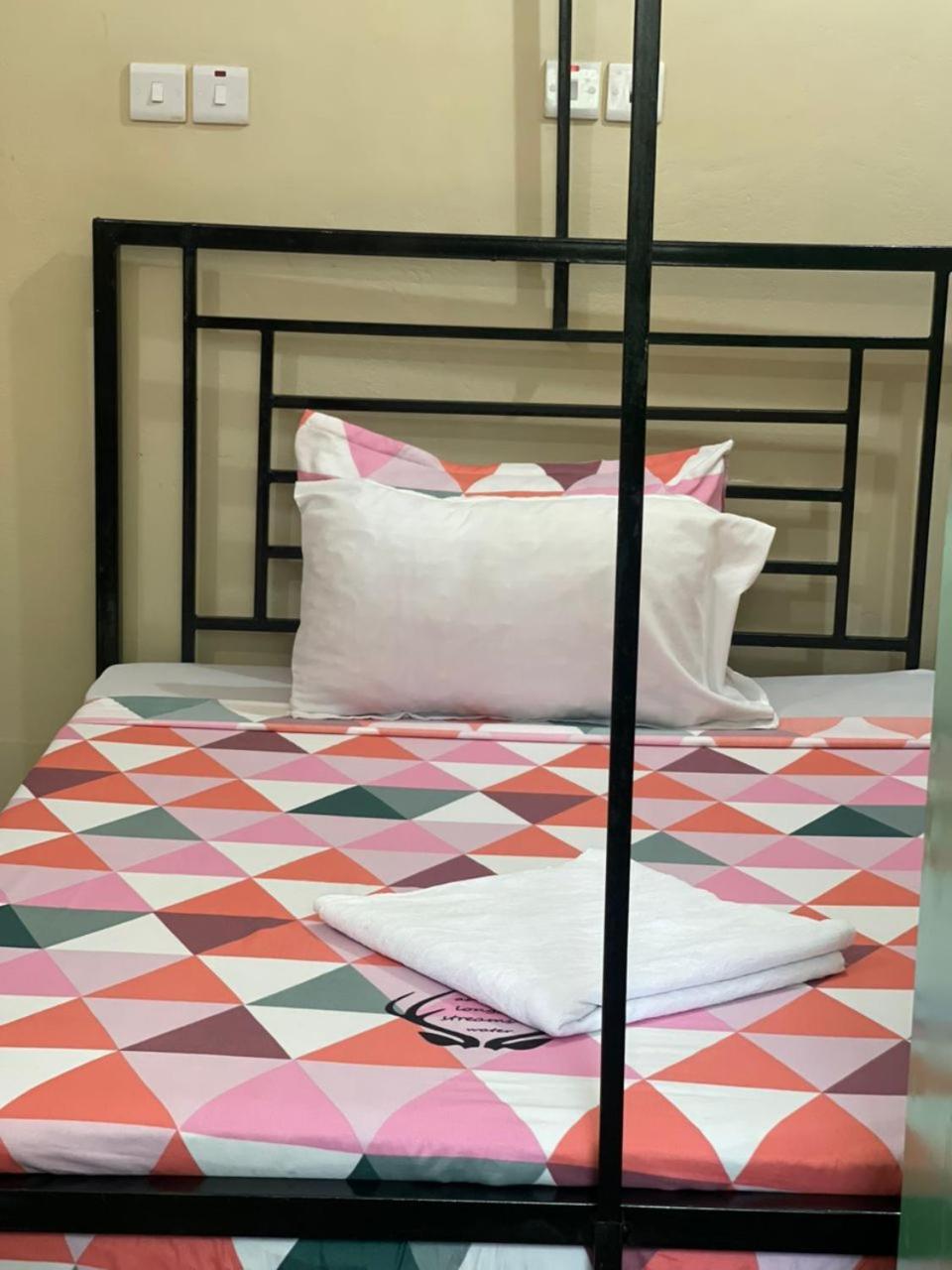 Bed and Breakfast L&J Modern Backpackers Kinondoni à Dar es Salaam Chambre photo