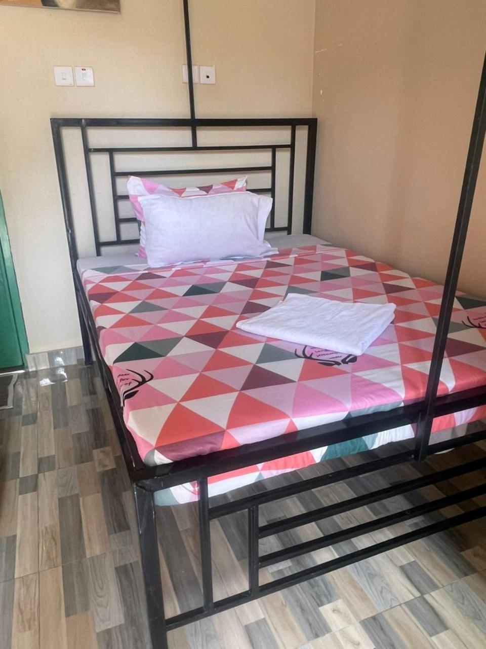 Bed and Breakfast L&J Modern Backpackers Kinondoni à Dar es Salaam Chambre photo